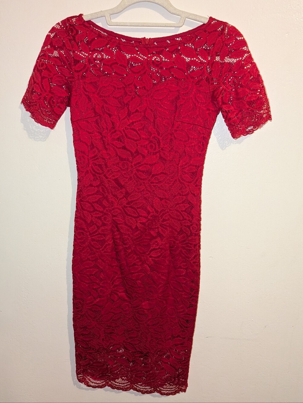 Elegant Red Lace Midi Dress with Short Sleeves Size XS